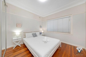 Sans Souci 4-Bedroom Family Home Close to Beach, Sydney